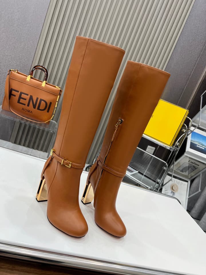 Fendi Delfina Runway Round Toe Boots in Black Leather Boots