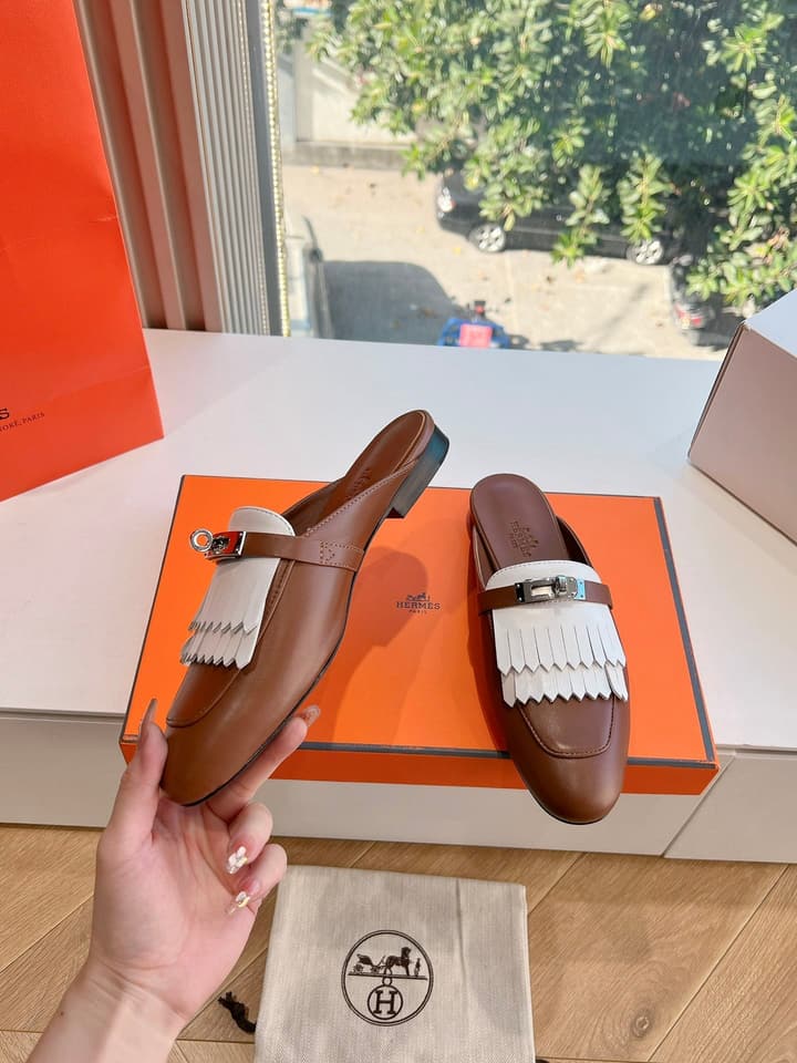 Hermès Calfskin Mules – 25SS/FW Collection in Black Embossed Leather With Silver Hardware