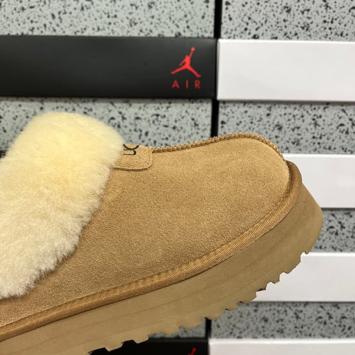 UGG Thick-Soled Low-Cut Fur Snow Boots in Olive Suede Patterned Trim