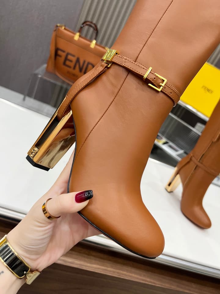 Fendi Delfina Runway Round Toe Boots in Black Leather Boots