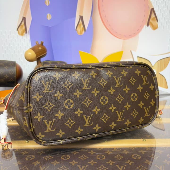 Louis Vuitton Neverfull Bandoulière Inside Out Tote Bag in Red