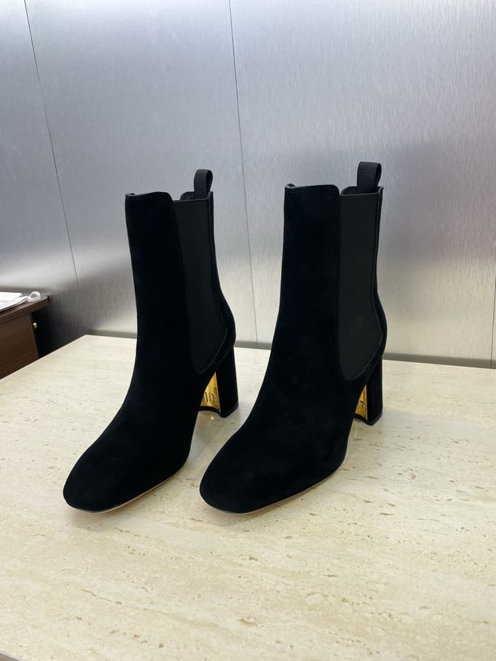 Dior D-Art Chunky Heel Chelsea Ankle Boots – 2025FW in Black Suede