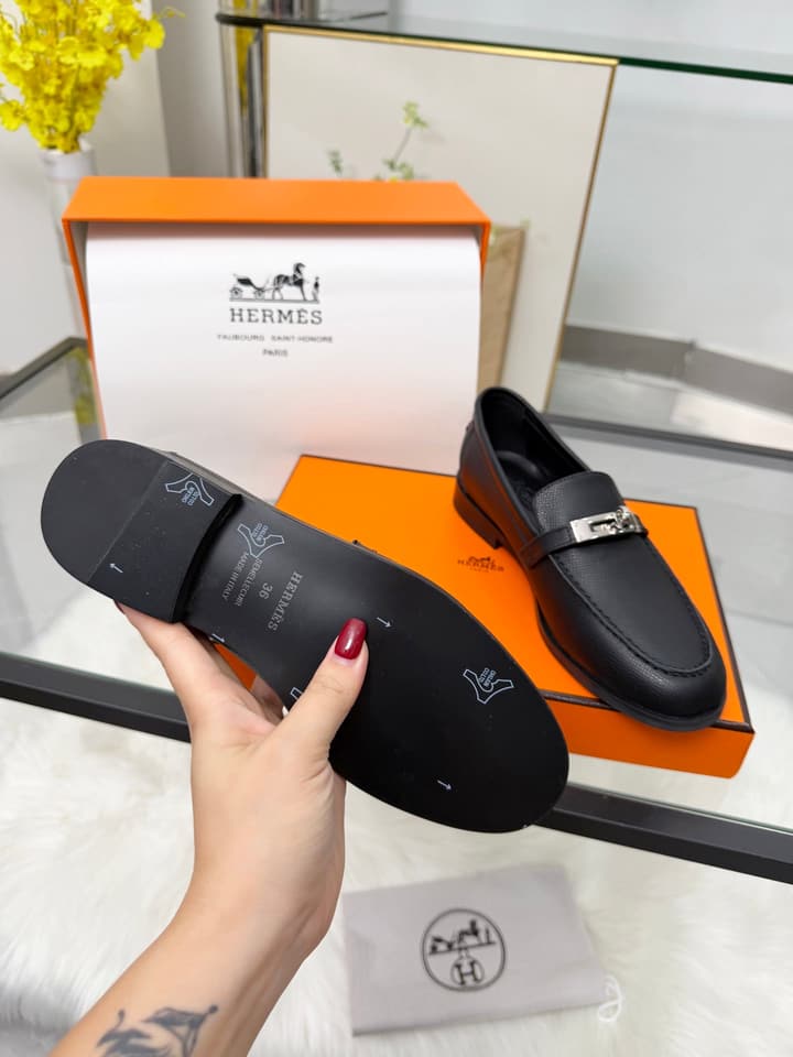 Hermès Classic Leather Sole Sandals in Black Smooth