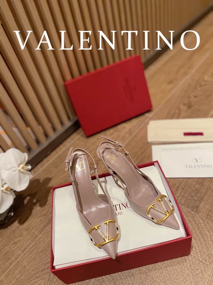 Valentino VLogo Signature Leather Pumps – 2022 Collection in Glossy Black With Red Lining
