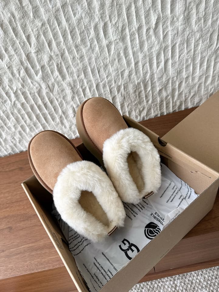 UGG Sheepskin Fur-Lined Slippers – Autumn/Winter Collection in Tall Light Pink With Cream Fur