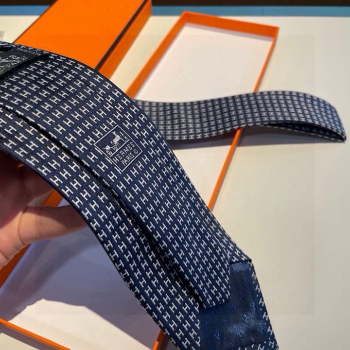 Hermès Men's H-Letter Silk Tie – New Collection in Burgundy