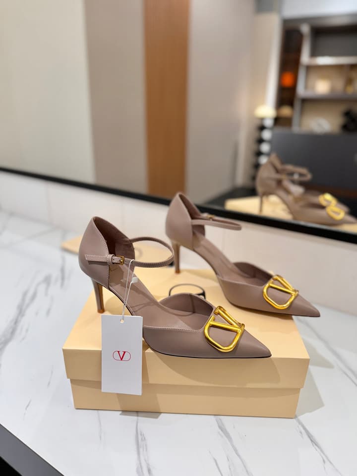 Valentino Garavani VLogo Signature Slingback Sandals in Classic Black