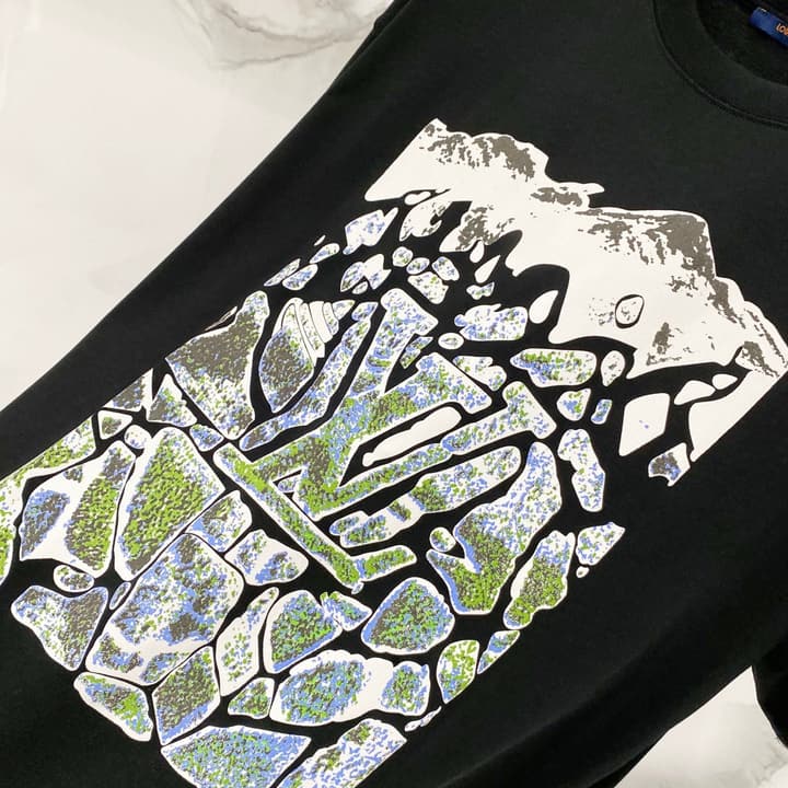 Louis Vuitton Snow Mountain Ice Cube Logo T-Shirt in Black