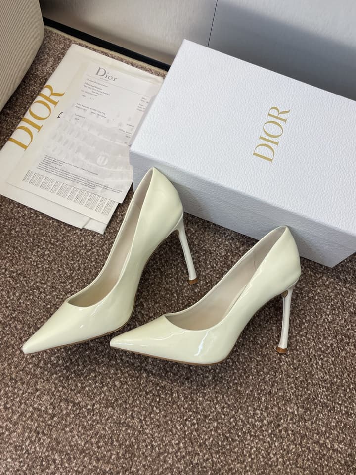 Dior CD Logo Pointed Toe Pumps – 2025 Spring/Summer Haute Couture Collection in Shiny Black Flat