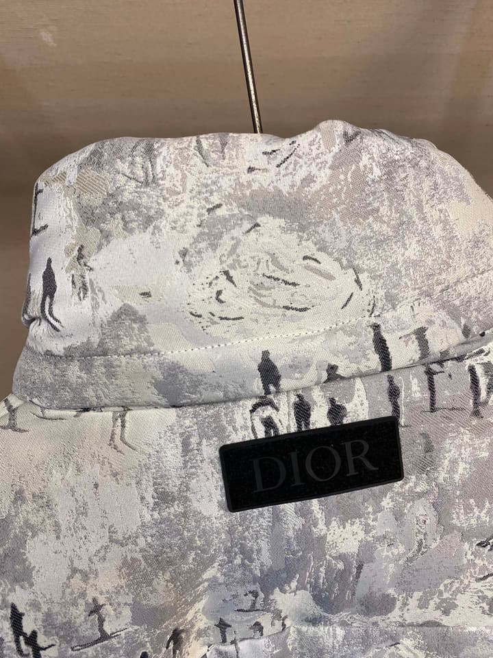 Dior Ski Functional Waterproof Puffer Jacket – 2023 Collection in Light Grey/white Patterned Ski Jacket