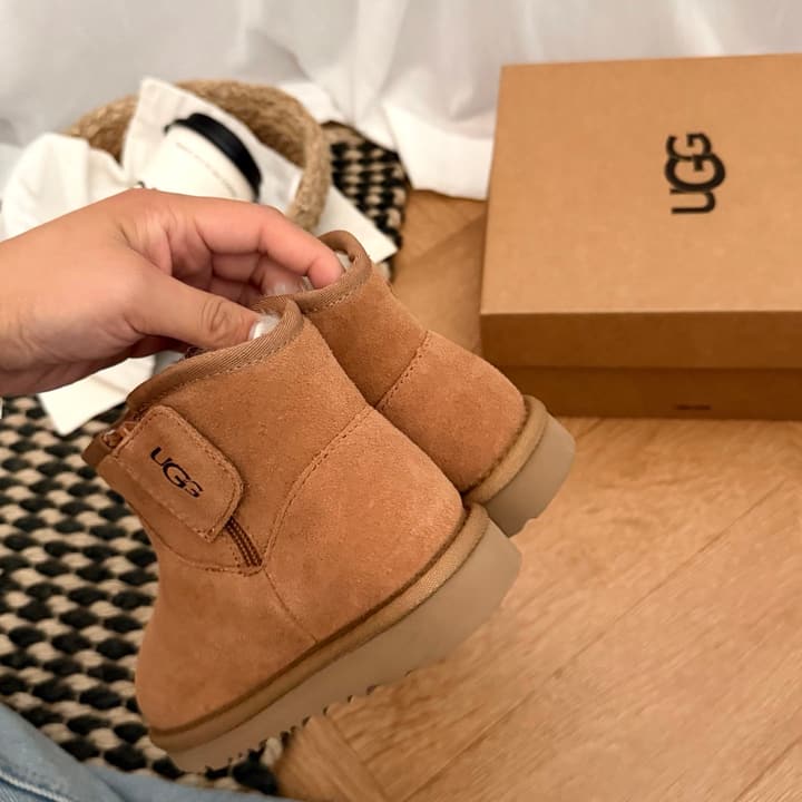 UGG Kids Small Ear Chelsea Boots – Kids Collection in Classic Tan Suede