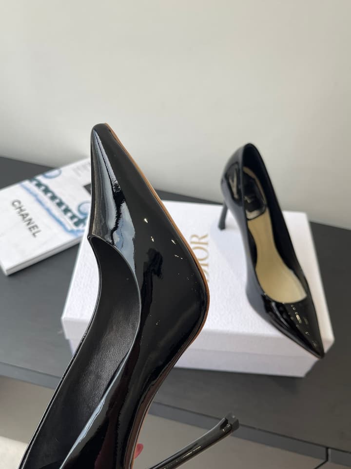 Dior Pointed High-Heel Pumps – 25SS Spring/Summer Collection in Patent Burgundy