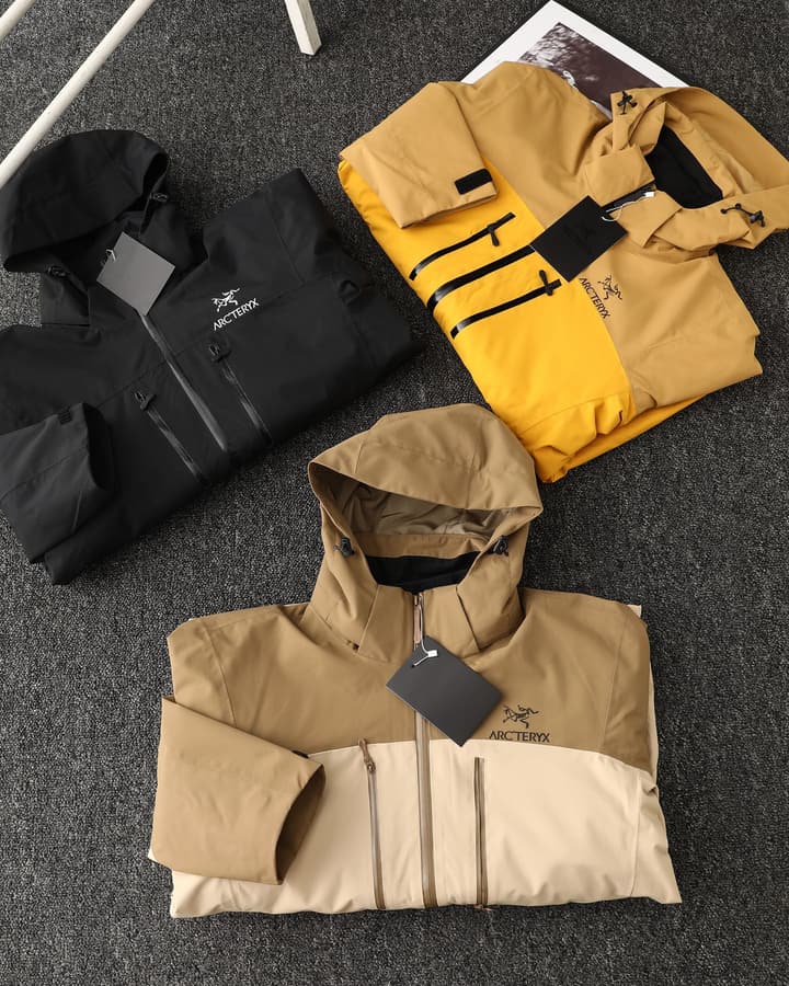 Arc'teryx 3-in-1 Detachable Windbreaker Jacket – 24FW in Black