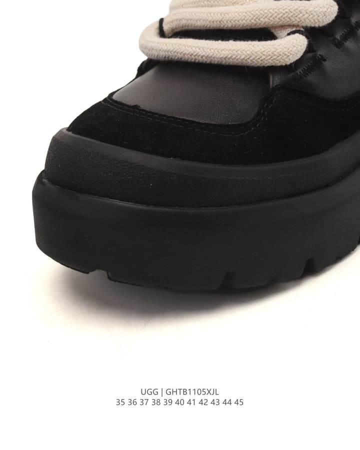 UGG Retro Low-Top Ankle Boots in All Black