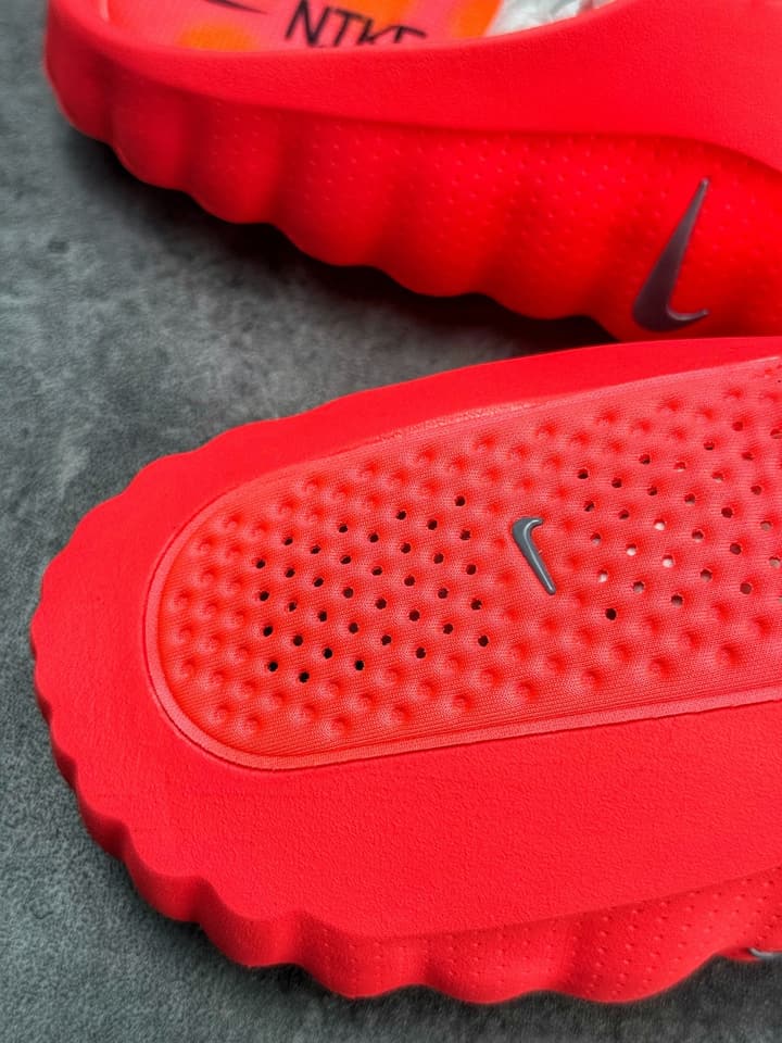 Nike Mind 001 Massage Clogs – Red in Red