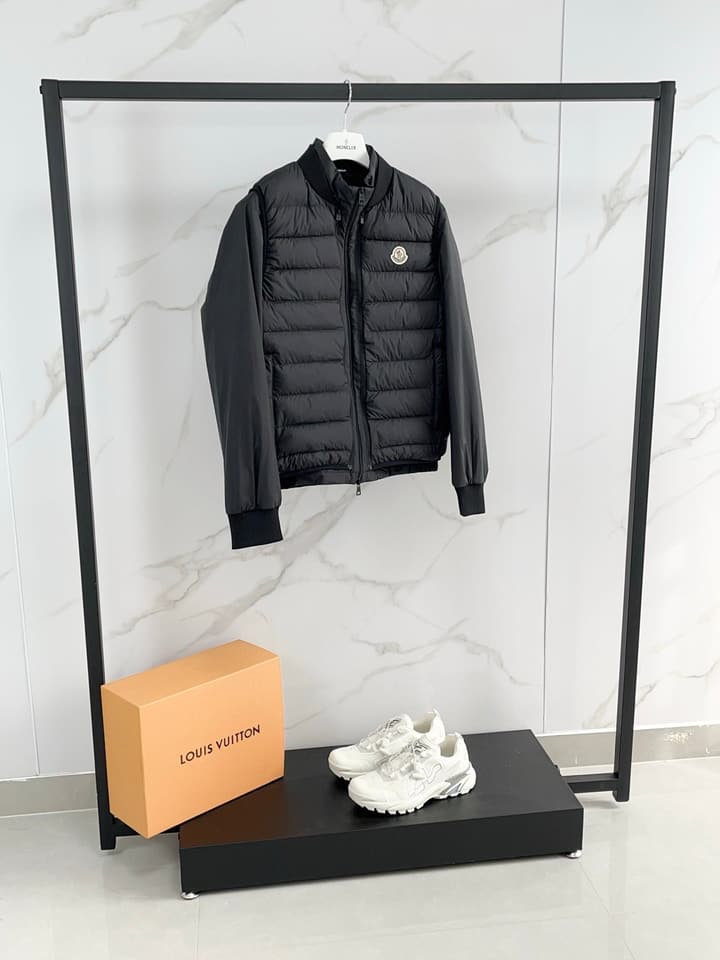 Moncler 2025 Designer Puffer Jacket – 2025 Collection in Black Quilted Jacket
