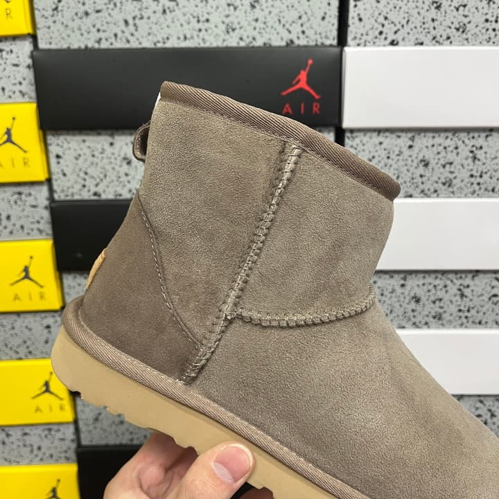 UGG Thick-Soled Low-Cut Fur-Lined Snow Boots in All Black Mini