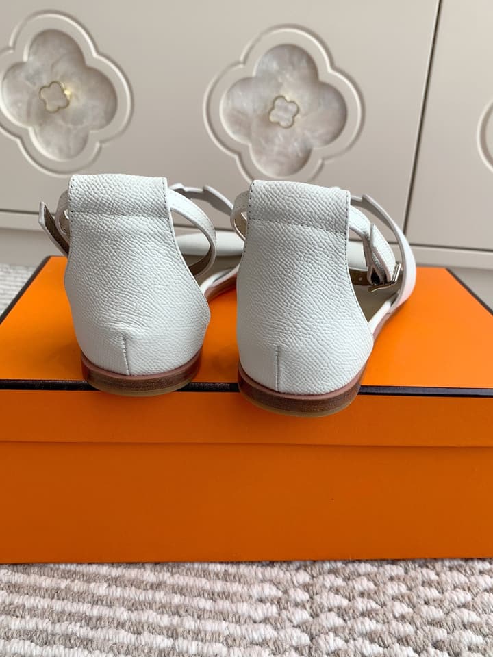 Hermès Santorini Classic H Flat Sandals in Taupe