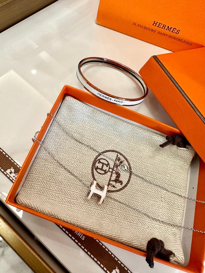 Hermès Oval Enamel 18K Gold Jewelry Set
