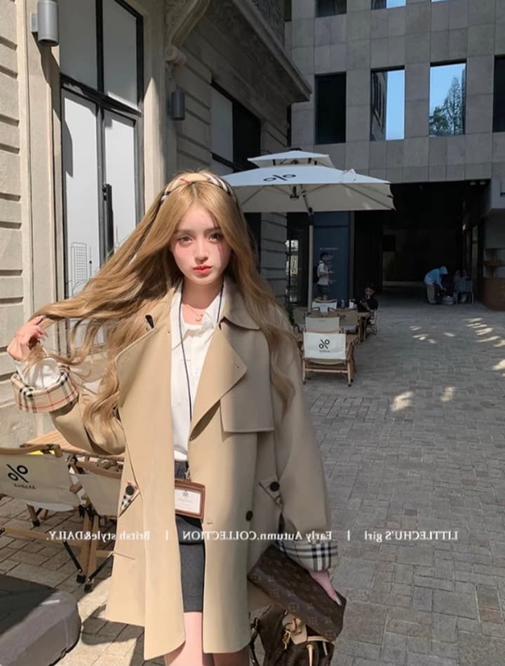 Burberry Short Trench Coat in Short Khaki Trench Coat