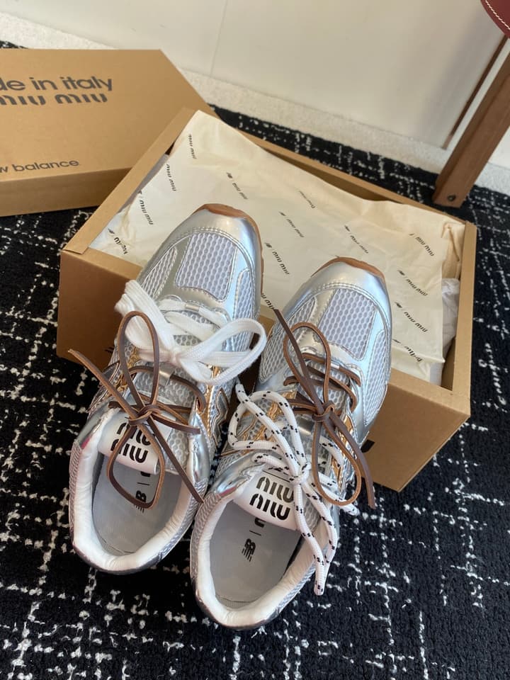 Miu Miu x New Balance 530 Sneakers – 25SS in Light Silver With Mixed Laces