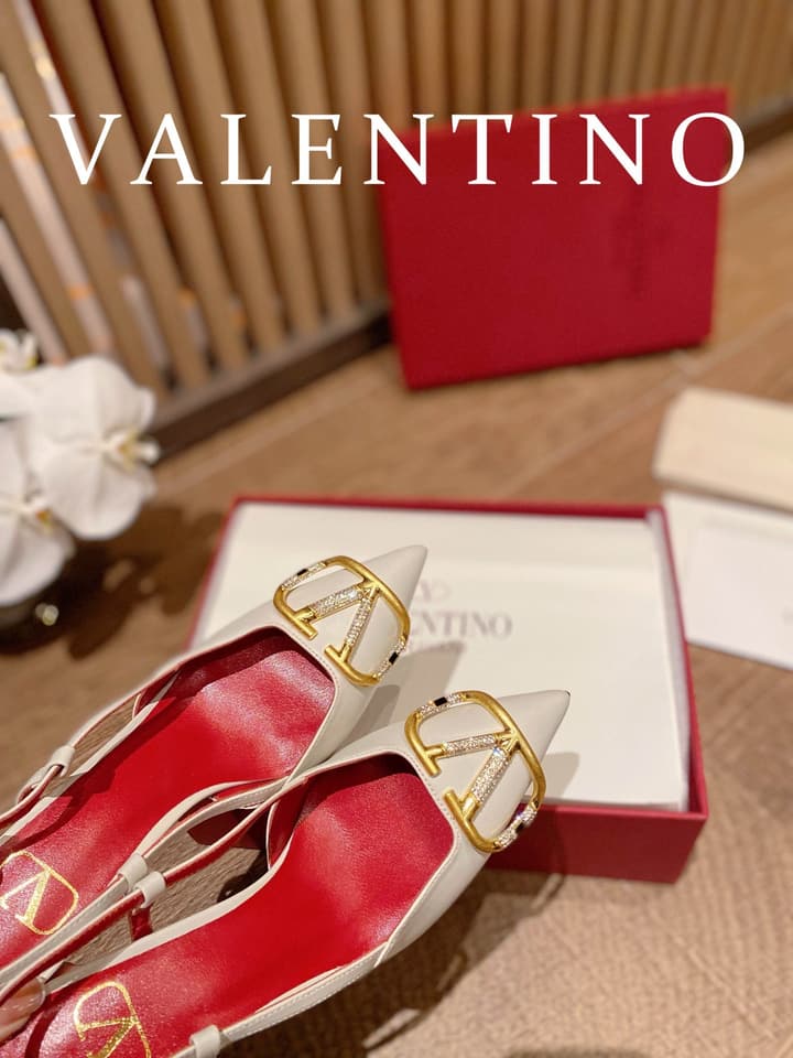 Valentino VLogo Signature Leather Pumps – 2022 Collection in Glossy Black With Red Lining