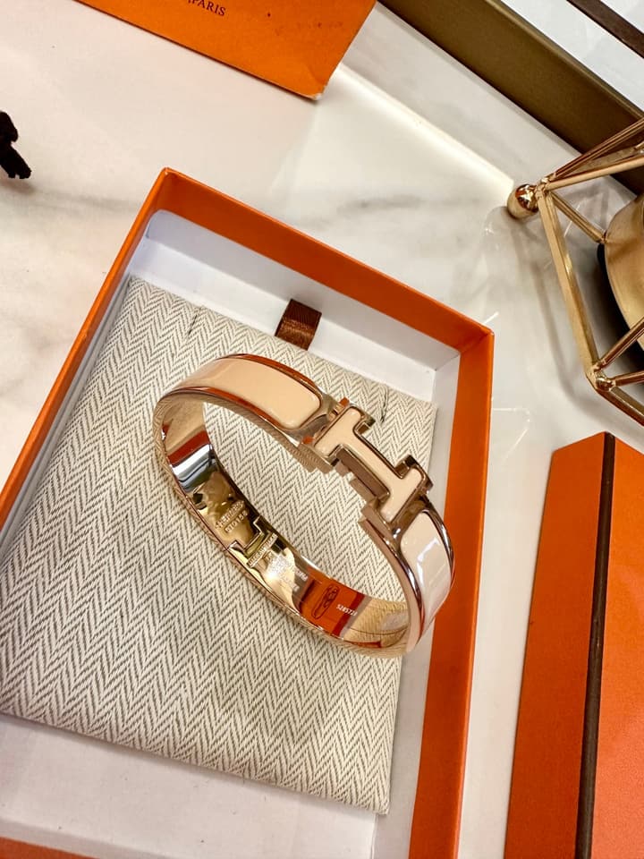 Hermès H-Letter Oval Enamel Bracelet in Gold H Logo Creamy Beige Band