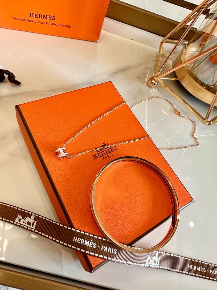 Hermès Oval Enamel 18K Gold Plated Necklace and Bracelet Set