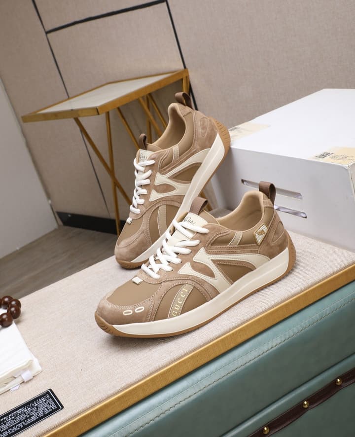 Gucci Latest Calfskin Leather Loafers in Beige With White Accents