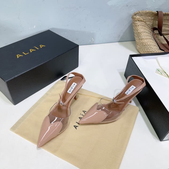 Alaïa Heart PVC Pointed Toe Slingback Mules – Spring/Summer Collection – 25SS in Black Patent Toe