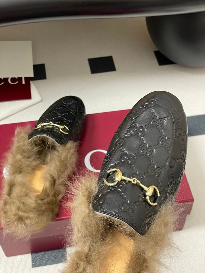 Gucci Princetown Classic Wool Mules – 2025 Fall Latest Edition in Black Croc Embossed Leather