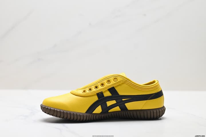 Onitsuka Tiger TSUNAHIKI Slip-On Casual Sneakers in Cream With Navy Stripes
