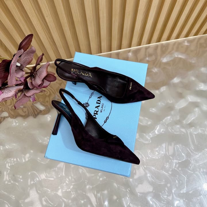 Prada 2025 Spring Pointed Toe Pumps in Matte Black