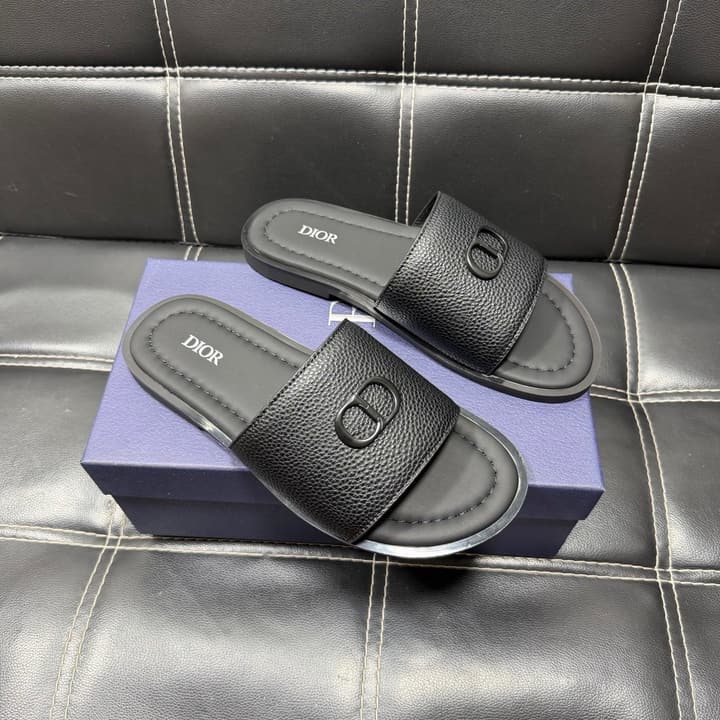 Dior Men's Pebbled Leather and Suede Slides – Spring/Summer Collection 2025 in Black Pebbled Leather Cross Strap