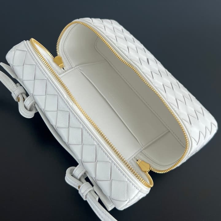Bottega Veneta Intrecciato Vanity Case in Cream