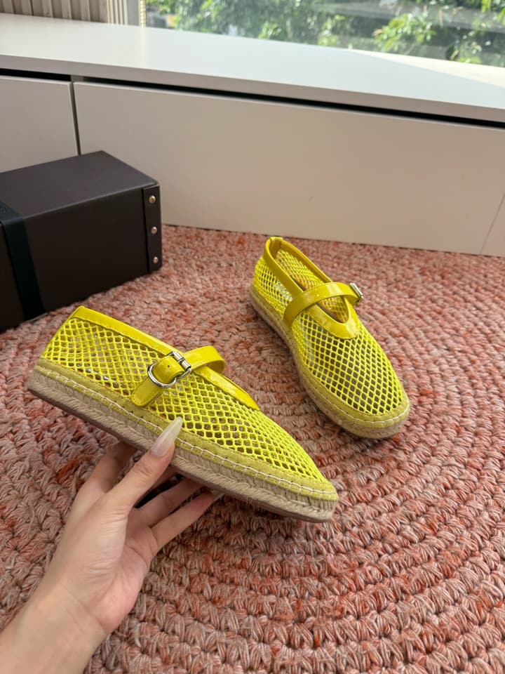 Alaïa Woven Fishnet Mules – 2026 Spring/Summer Collection in Beige