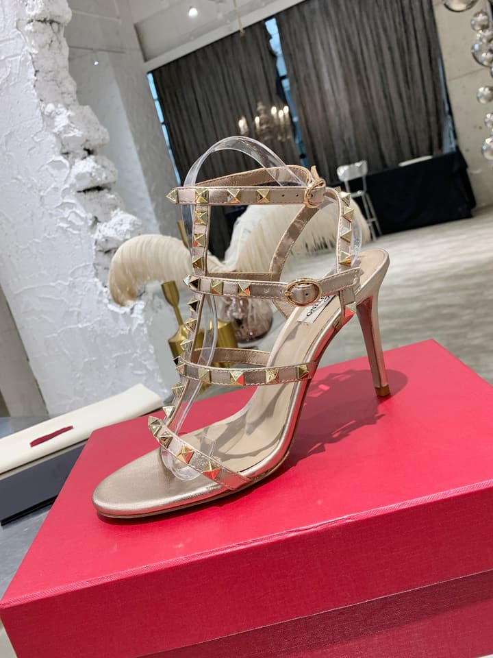 Valentino Rockstud Classic Block Heel Sandals – 6.5cm in Nude