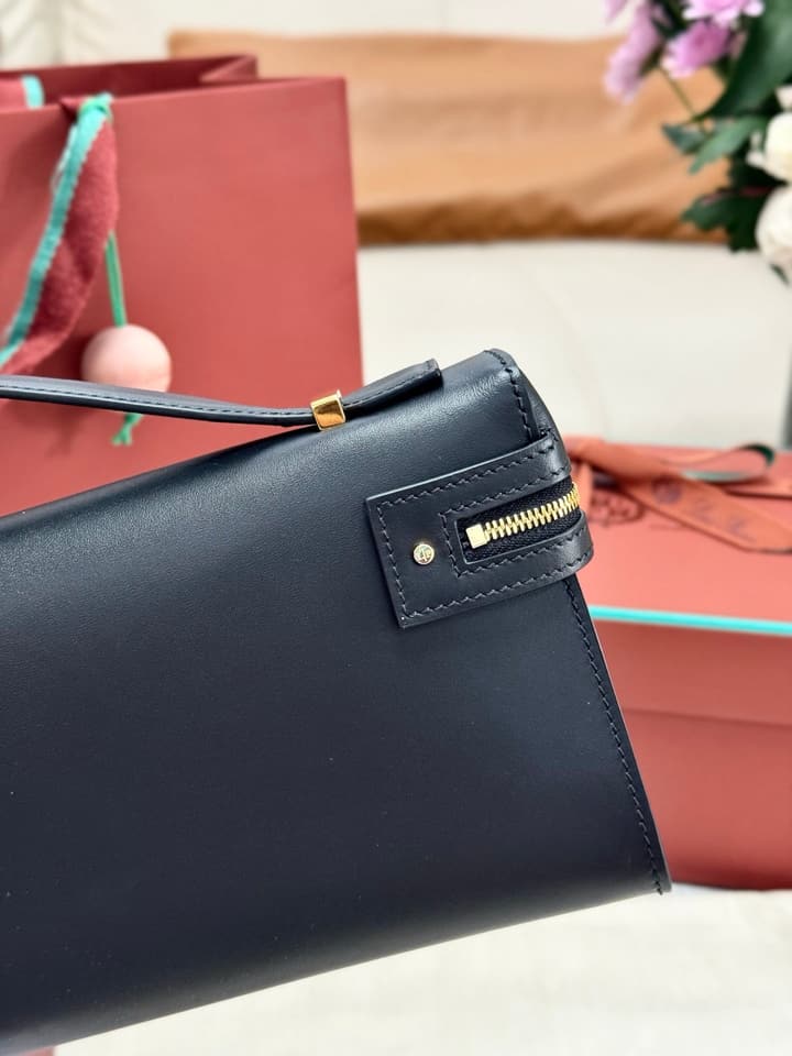 Loro Piana Extra Clutch L29 in Black Leather