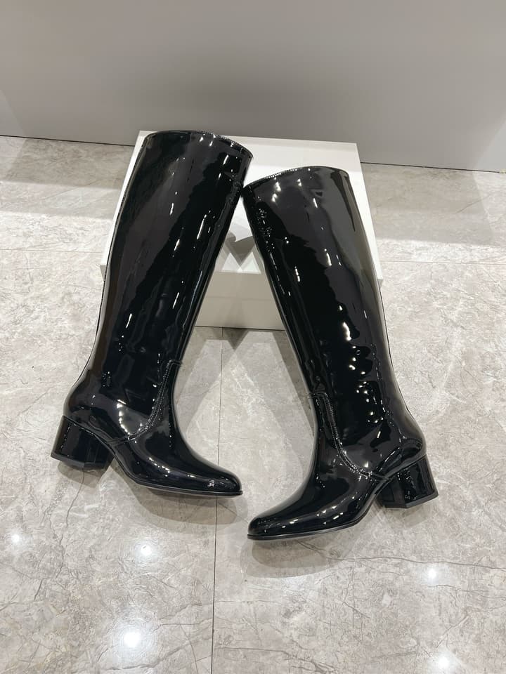 Celine Retro Chunky Heel Knee-High Boots – 24FW in Cream White