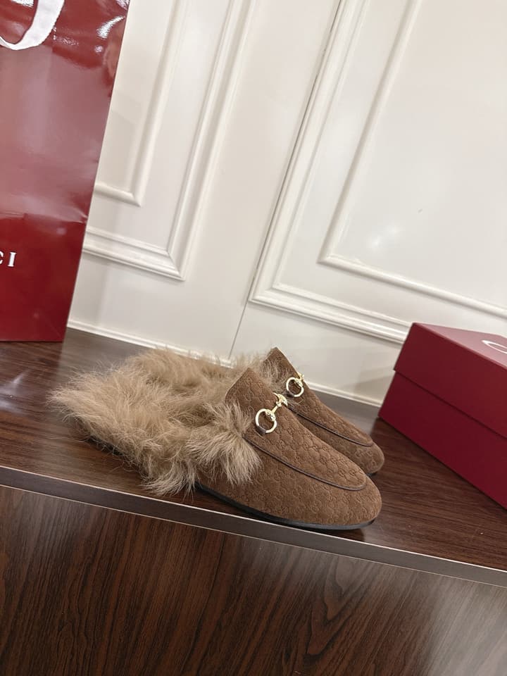Gucci Tuscan Wool Loafers – Autumn/Winter Must-Have in Beige Gg Monogram With Tan Fur