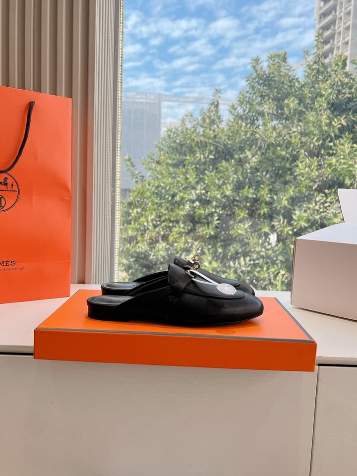 Hermès Calfskin Mules – 25SS/FW Collection in Black Embossed Leather With Silver Hardware