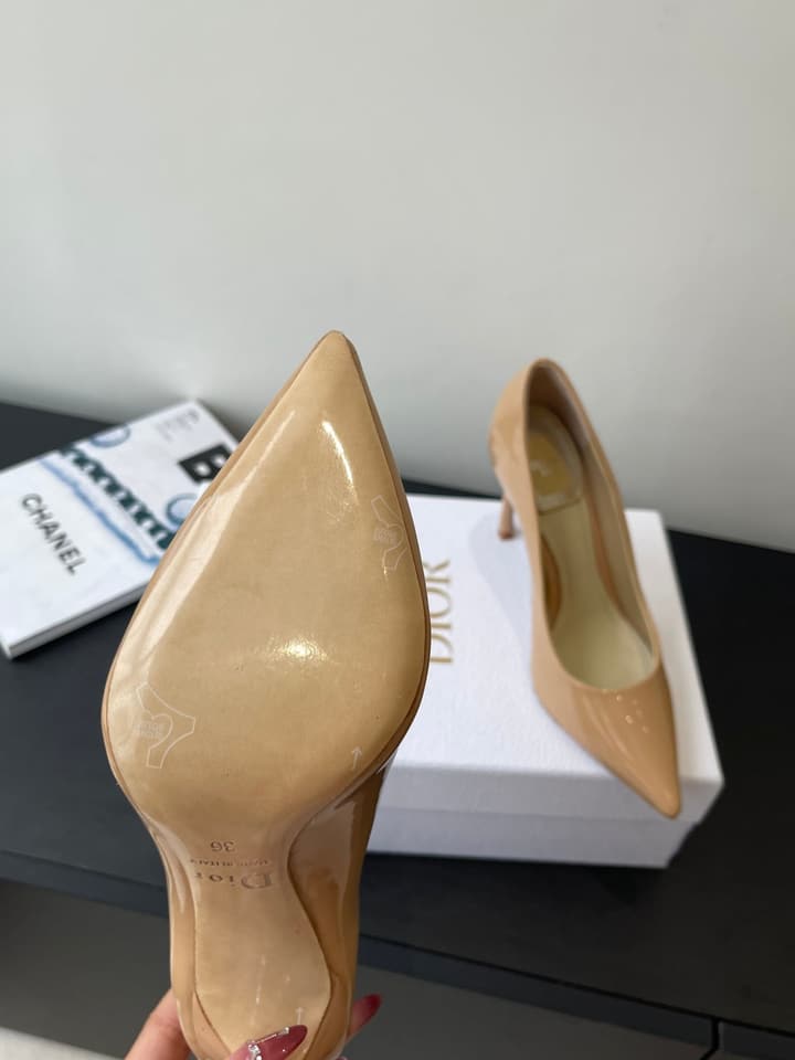 Dior Pointed High-Heel Pumps – 25SS Spring/Summer Collection in Patent Burgundy