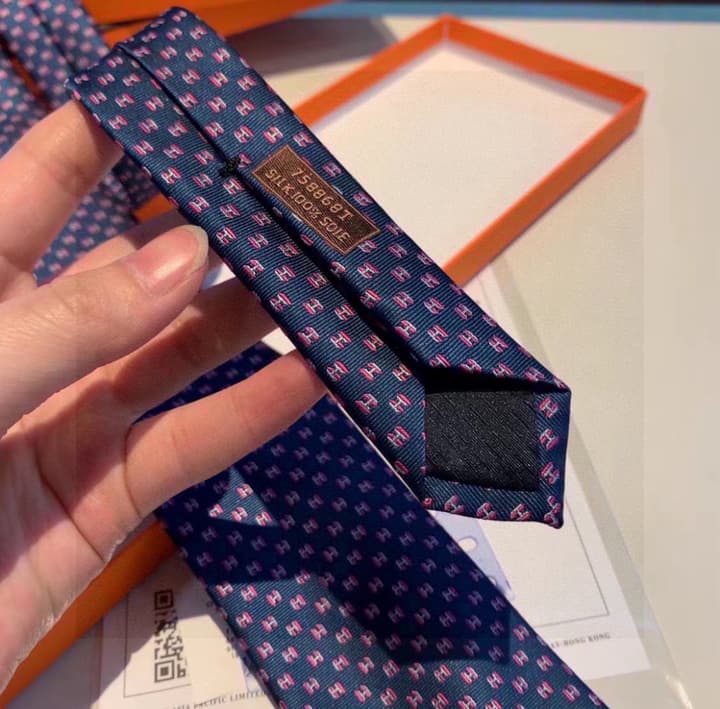 Hermès H-Letter Men's Silk Tie Series in Burgundy Microdot