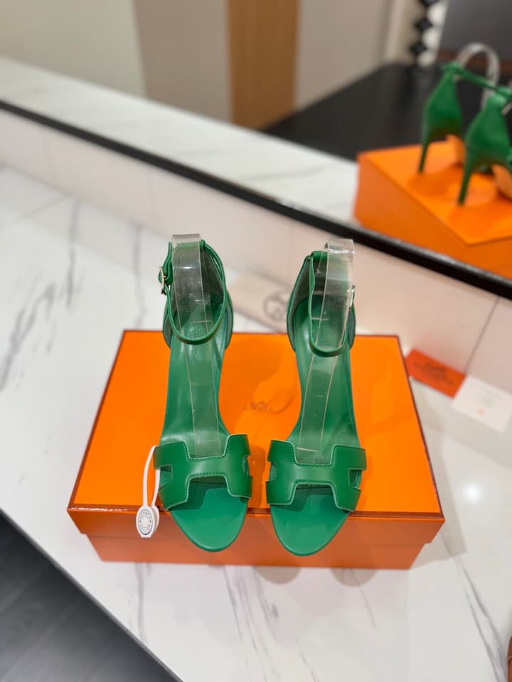 Hermès Classic Smooth Cowhide Pumps – 9cm in Caramel Brown