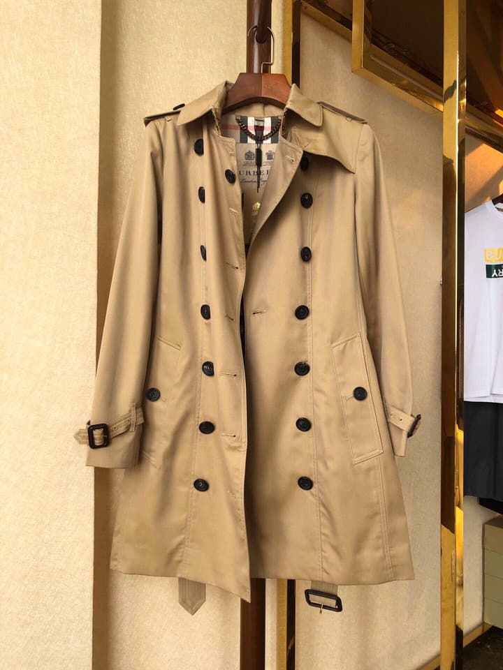 Burberry Sandringham Mid-Length Trench Coat