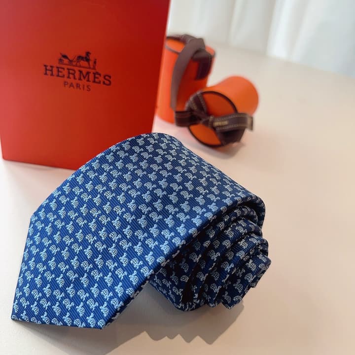 Hermès Animal Series Men's Silk Tie in Blue With Pink Pattern