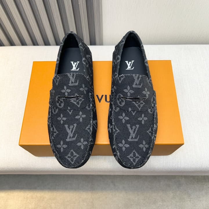 Louis Vuitton Pebbled Leather Driving Shoes in Black Textured Leather