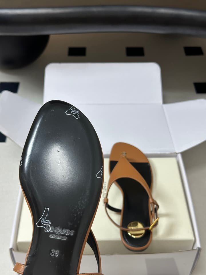 Saint Laurent Classic YSL Logo Flat Sandals – Spring/Summer Collection – 26S in Black