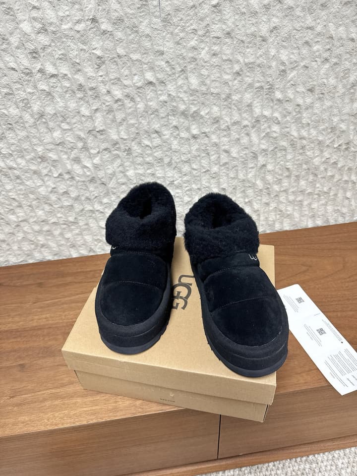 UGG Sheepskin Fur-Lined Slippers – Autumn/Winter Collection in Tall Light Pink With Cream Fur