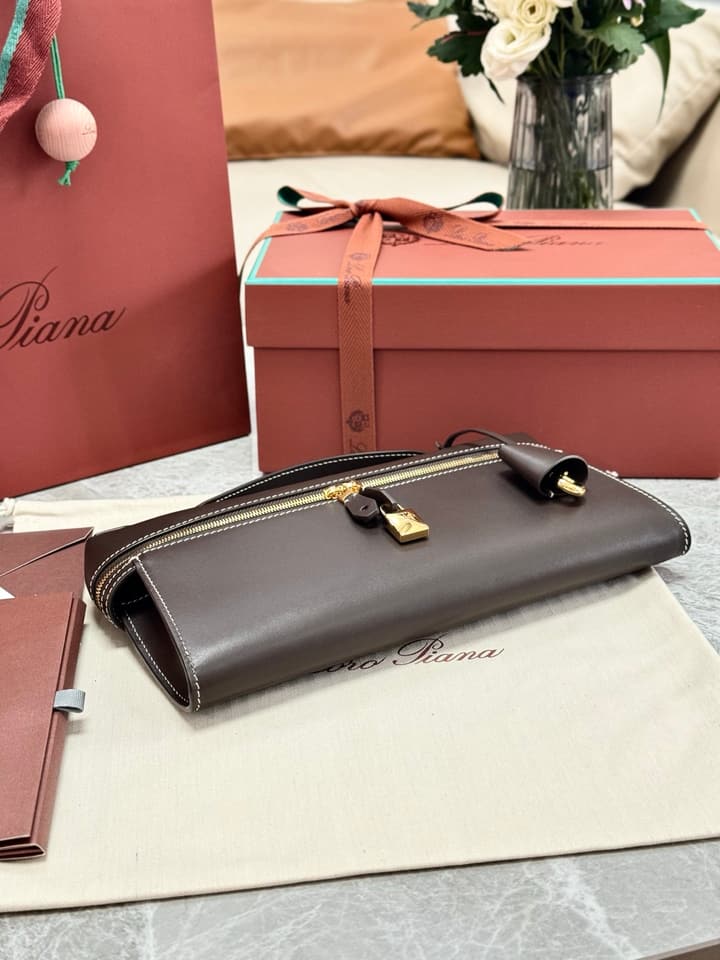 Loro Piana Extra Clutch L29 in Black Leather